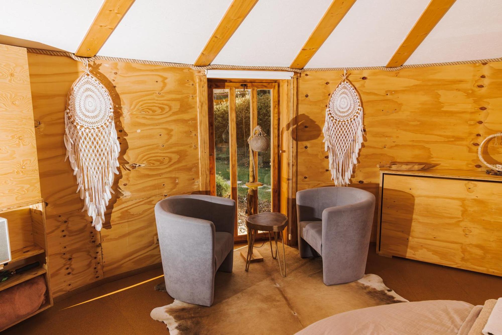 Glamp V Hluboké - Yurts&Wooden Houses Vsetín Exterior foto